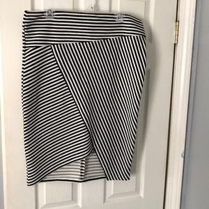 1X Asymmetrical skirt